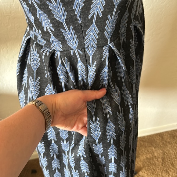 Blue and charcoal arrow/chevron print dress - Picture 7 of 10